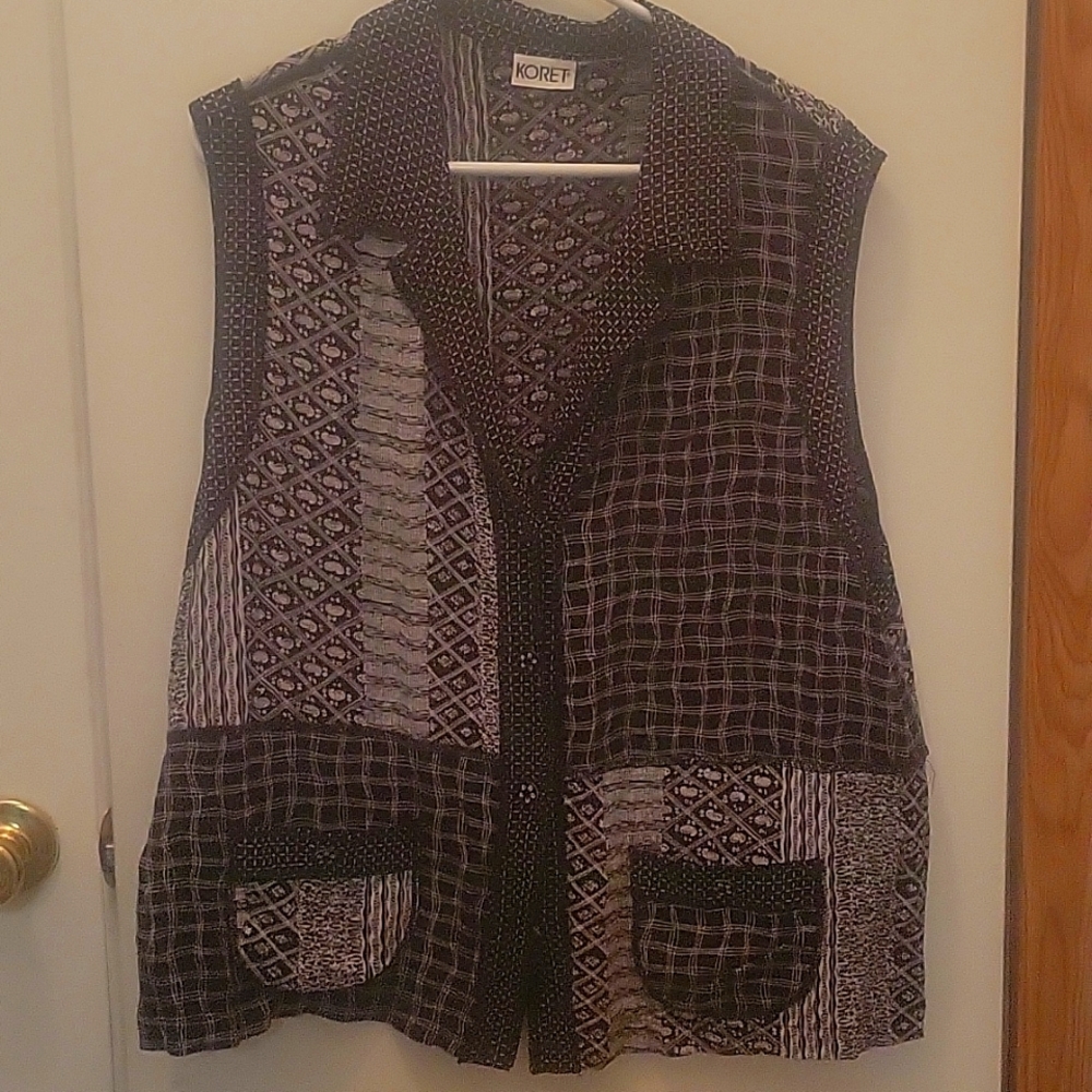 Sleeveless shirt